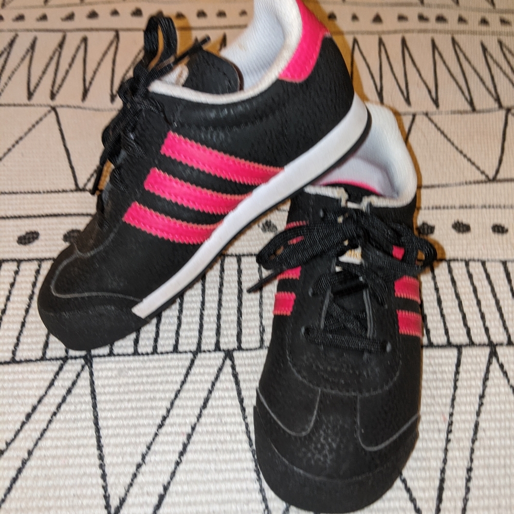 Little kids Adidas Samoa kicks